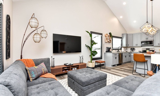 Parker House | "Mill Excellence" 2 Kings 2 Baths 3Min to Downtown