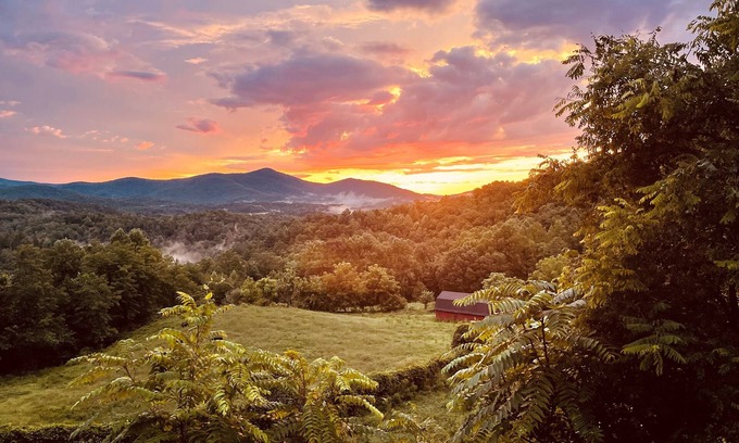 Wiley House | Million Dollar Views and awe-inspiring sunrises from former Coca-Cola estate