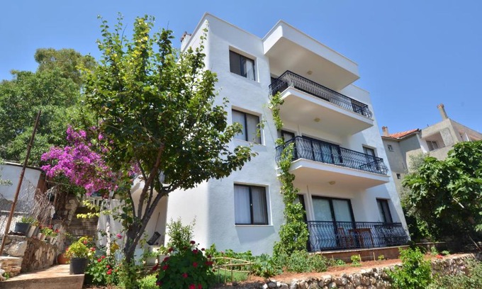 Karaburun Apartment | Mimas Garden Apartments