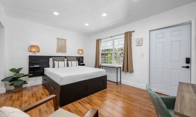 Northeast Miami Apartment | MIMO5-4 | cozy corner of Miami's Modern District