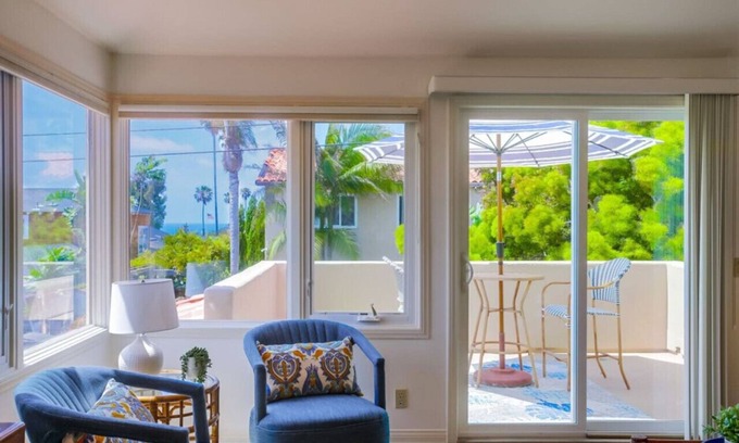 Del Mar Villa | Mindful Cottage with peek Ocean Views