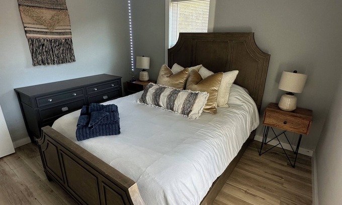 Wake County House | Mini gold and pool spacious 3 level floor home for 14 people