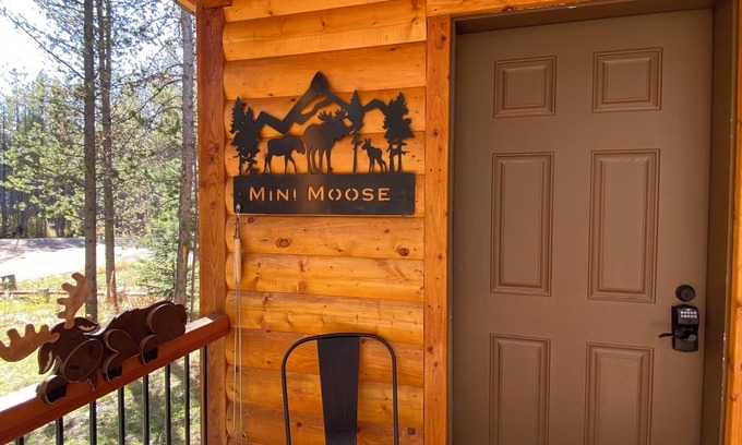 Island Park Cabin | Mini Moose-28 Miles to Yellowstone-Owner Operated