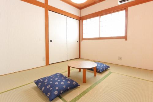 Konohana Apartment | Minima Stay 静かな貸切戸建て 最大10名 軽自動車用駐車場