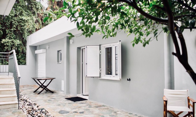 Loutraki House | Minimal residence near the beach
