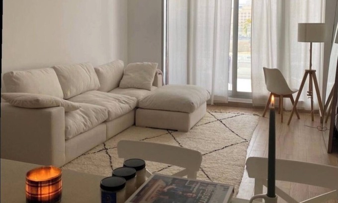 Trade Center Apartment | Minimalist apartment centric big terrace