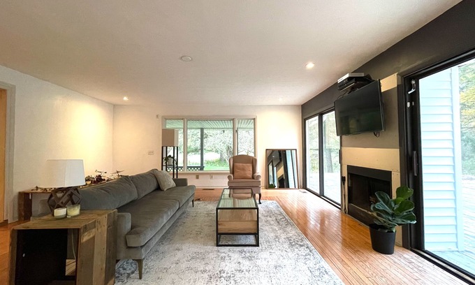 Peninsula House | Minimalist House in Cuyahoga Valley National Park