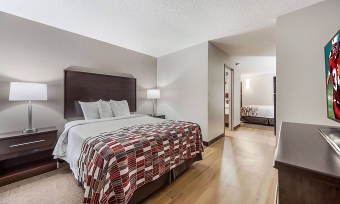 Council Bluffs Hotel | Mins From Dining & Shopping! Kitchenette. On-site Pool, FREE Parking!