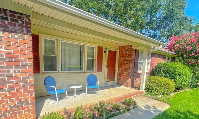 Irmo House | Mins from Lk Murray and DT - Cheerful Irmo Home