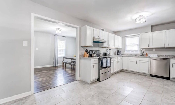 Whitehaven House | Mins to Airport & Dining- Wonderful in Whitehaven