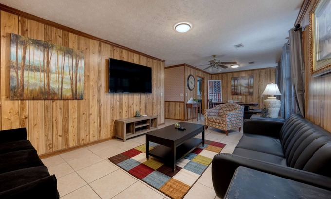 Columbus House | Mins to Ft Moore - The Columbus Cottage Guesthouse