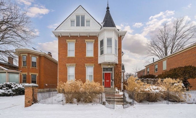 Olde Towne East House | Mins to OSU & DWTN| 8-BR Spacious Home|Big Groups