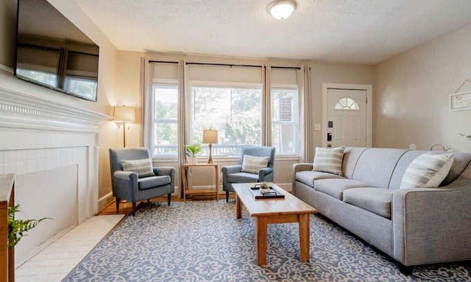 Columbia House | Mins to USC, Hospital, Zoo! Columbia Duet- 2 Units