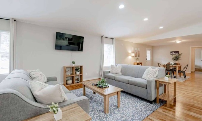 Columbia House | Mins to USC, Hospital, Zoo! Columbia Duet-Unit B