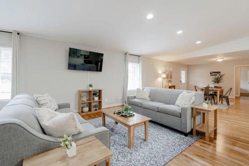 Columbia House | Mins to USC Hospital Zoo Columbia Duet-Unit B