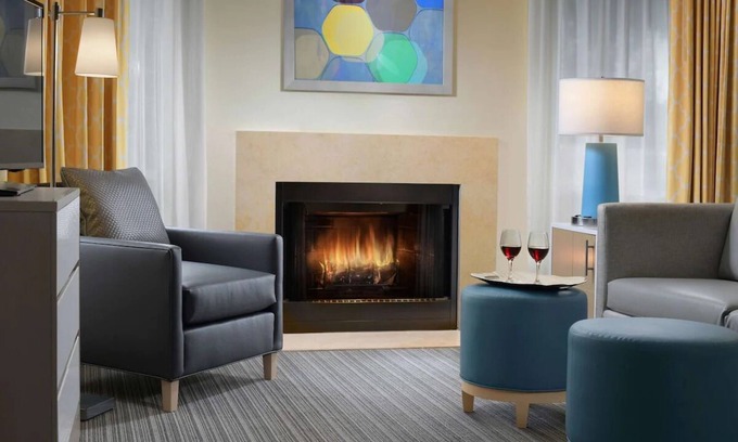 Chesterfield House | Minutes Away from St. Louis Carousel at Faust Park! 2 Units with Private Kitchen