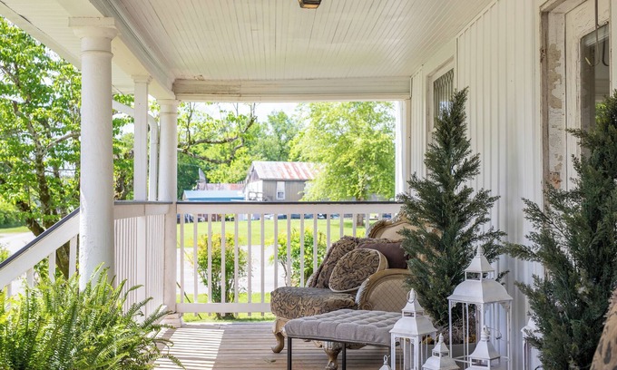 Doyle House | Minutes away from Tennessee Parks! Cozy family stay in White County, TN