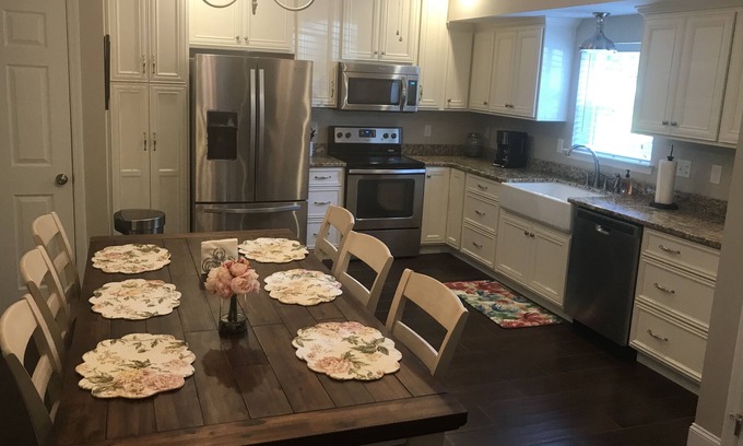 Flintstone House | Minutes from Downtown,Rock City,Ruby Falls,Incline & Chickamauga Battlefield