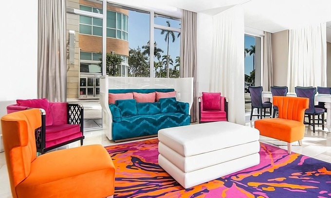 Downtown Miami Hotel | Minutes from Downtown Miami! 2 Modern Units, Bar!
