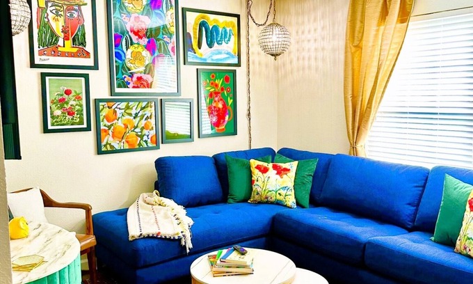 Oxford Condo | Minutes from Ole Miss Campus! Gated Community with Pool! Vibrant Unique Décor!