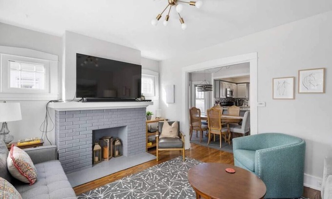 Louisville House | Minutes from U of L & Expo Center I Cozy I Updated