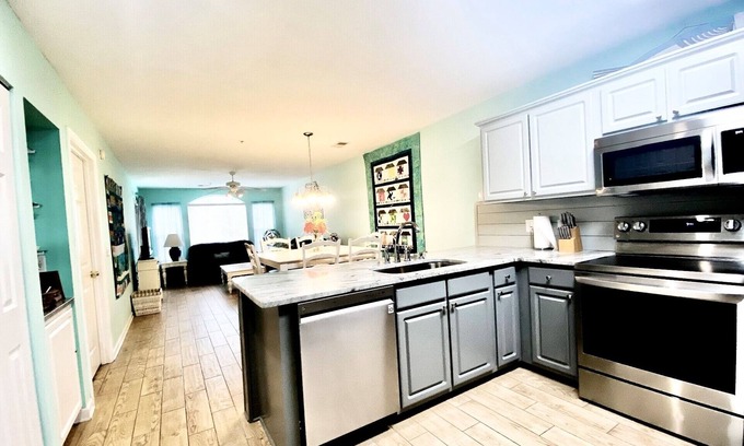 Pawleys Island Condo | Minutes to Beach-Golf-1st Fl-Washer/Dryer-Free WiFi-Pool