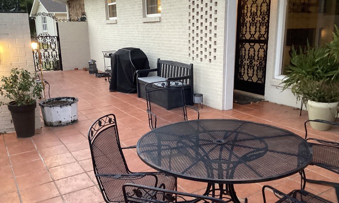 Grenada Apartment | Minutes to Grenada Lake, Restaurants, and Golf Courses.