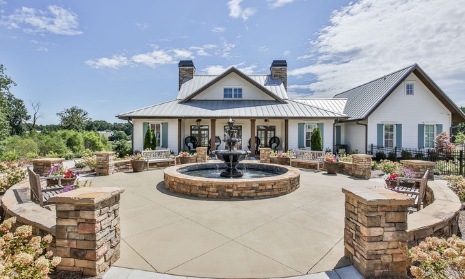 Town Center Apartment | Minutes to KSU in the heart of Town Center!