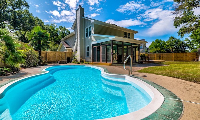 Cordesville House | Minutes to Tanger Outlet, Top Golf, Pool, Hockey, Billiards, Ping Pong, Cornhole