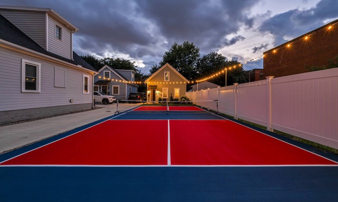 Detroit - Shoreway House | Miracle on 54th Street | Modern & Industrial