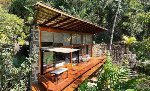 Ubatuba House | Mirante do Leo - Casa com Piscina Aquecida e Loft Exclusivo com Vista para o Mar