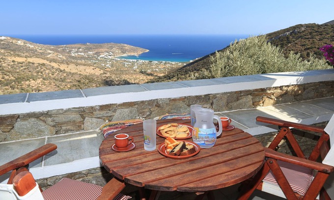 Platis Gialos Apartment | Mirsini Apartments in Sifnos