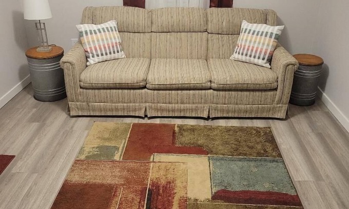 Hoopeston House | Miss Maggie's, Charming 1-bedroom house with WiFi, AC in terrific Hoopeston