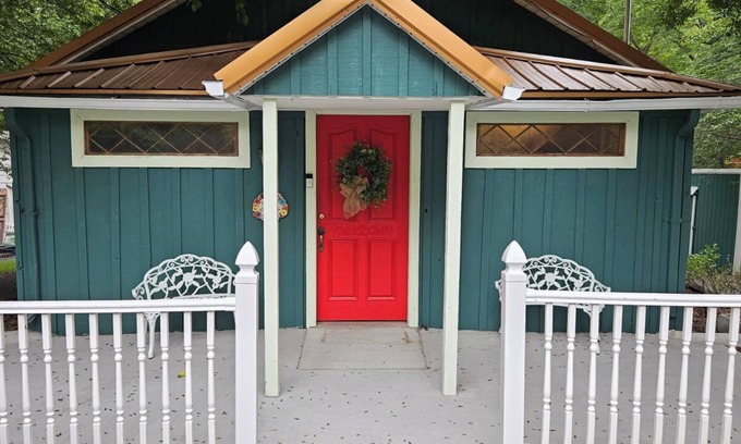 Grand Rivers House | Miss Patti’s and Bill’s former home located within walking to Patti’s Settlement