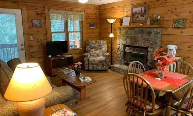 Sherwood Forest House | Misty Creek Log Cabins