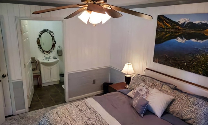 Pikeville Bed & Breakfast | Misty Morn Suite in Cascade Inn at Fall Creek Falls