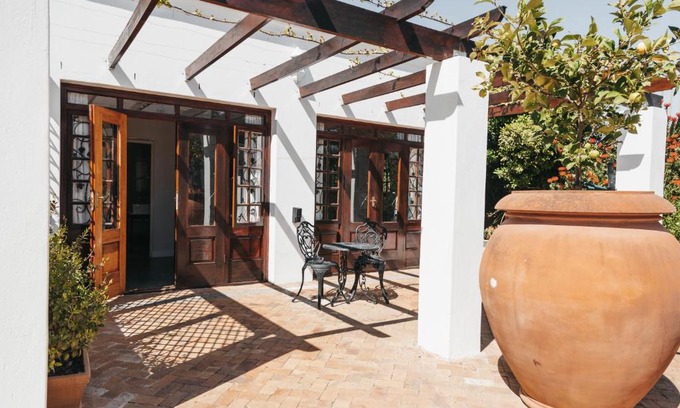 Koelenhof Apartment | Mitre's Edge Vineyard Studio