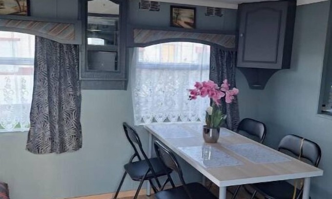 Enquin-sur-Baillons House | Mobilhome sur Camping Familiale