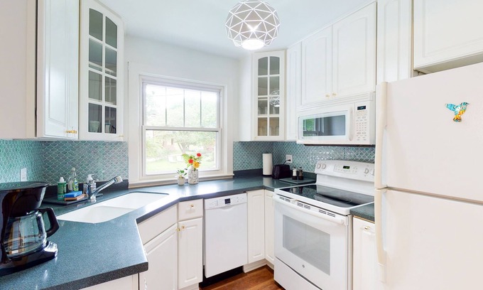 Bloomington Cottage | Mod 2-bedroom cottage w/ game room+private parking