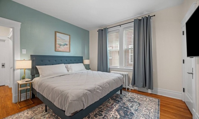 Pittsburgh Apartment | Modern 1 Bdr Apt unit#2 Sleeps4