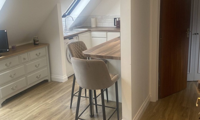 Yeovil Apartment | Modern 1 bed flat next to town center - amazing location !