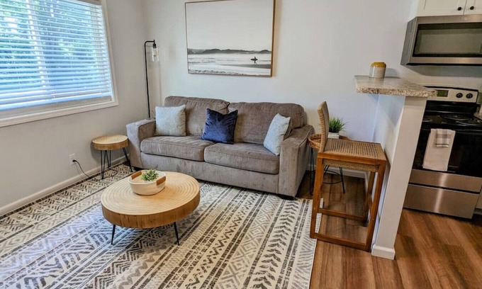 Davenport Apartment | Modern 1 BR by DT Davenport [45DAYS+] Pet Friendly