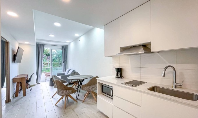 Crawfish Rock Condo | Modern 1BR in Duna Residences