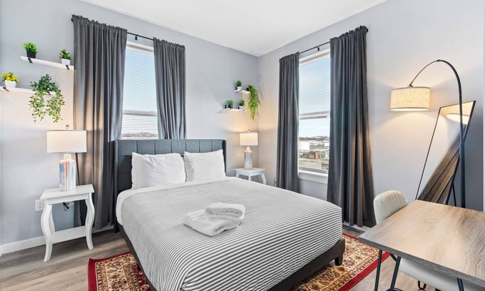 Everett Apartment | Modern 1BR Near Encore Boston 0158