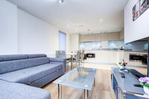 Canning Town Apartment | Modern 2 Bedroom 2 Bathroom Apartment 10 Mins to Excel London & Canary Wharf