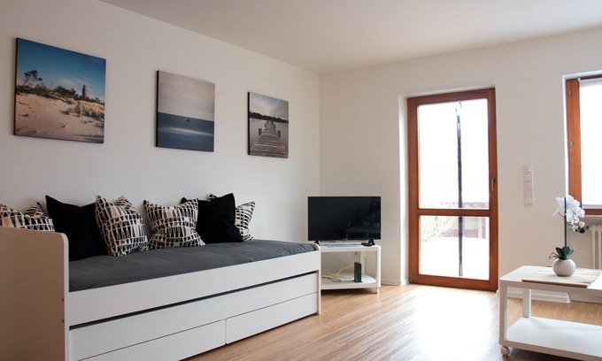 Muhlhausen Apartment | Modern 2 room apartment, about 70 square meters with terrace and garden, WiFi