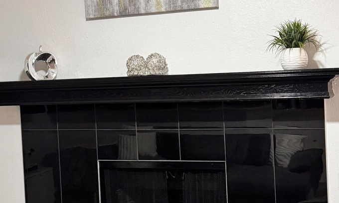 South Arlington House | Modern 2BR,2BA Retreat near AT&T Stadium, Six Flags & Epic Waters, globe