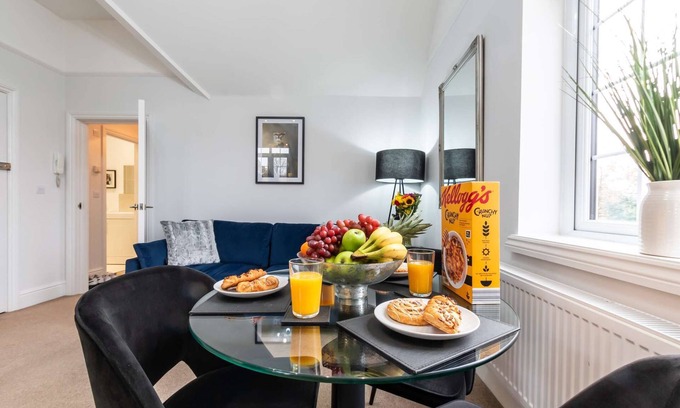 Southampton Apartment | Modern 2BR Gem on Seymour Road!