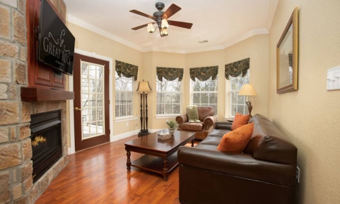 Branson Hotel | Modern 2BR Haven at Great Rock Resort