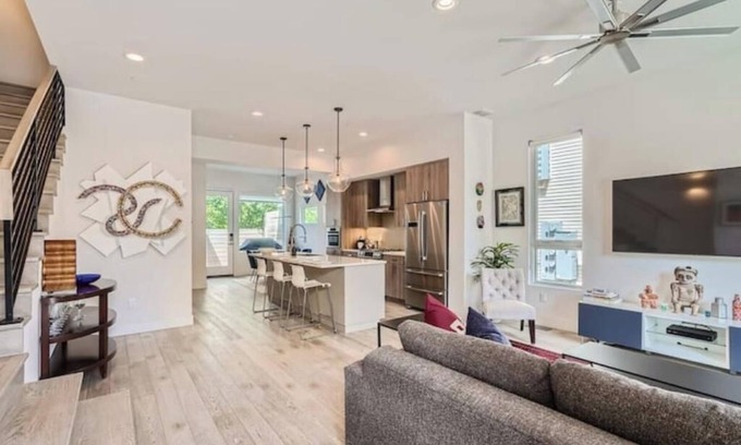 Glenwood Grove - North Iris House | Modern 3 BDR S'Park Boulder Townhome